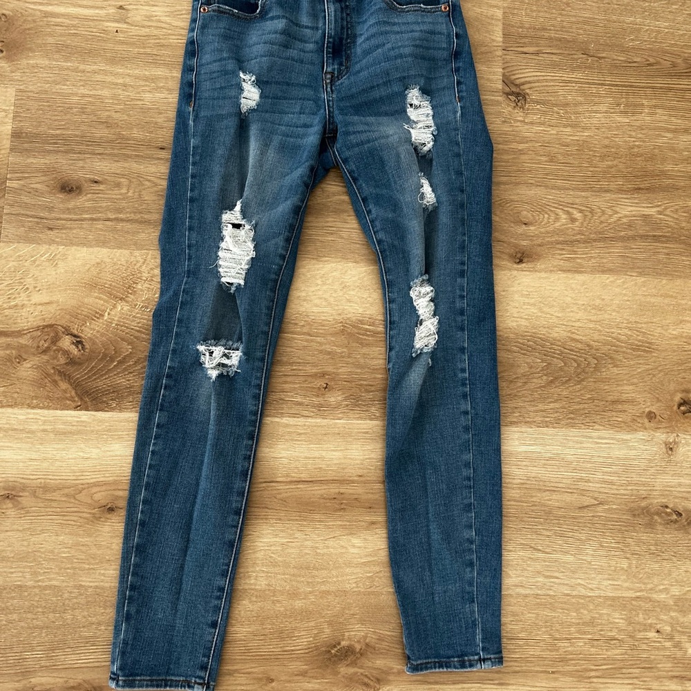 Aeropostale Women's Distressed Skinny Jeans - Blue

Size 2 but run small